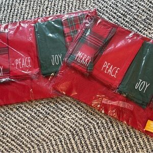 Red and Green Holiday Napkin Set
